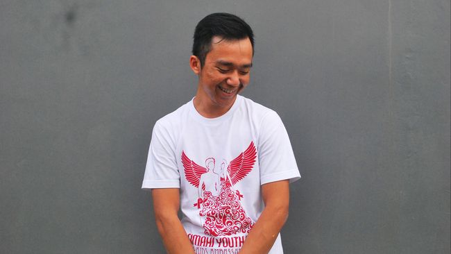 Cerita Buruh Gay yang Cari Selamat Saya adalah seorang biseksual. Saya punya rasa tertarik terhadap perempuan, juga laki-laki. Namun, saya merasa sisi gay saya lebih kuat.