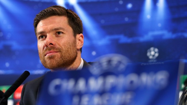 Tendangan bebas Xabi Alonso membuat Bayern Munich unggul 1-0 (1-1) atas Atletico Madrid pada semifinal Liga Champions Leg kedua di Allianz Arena.