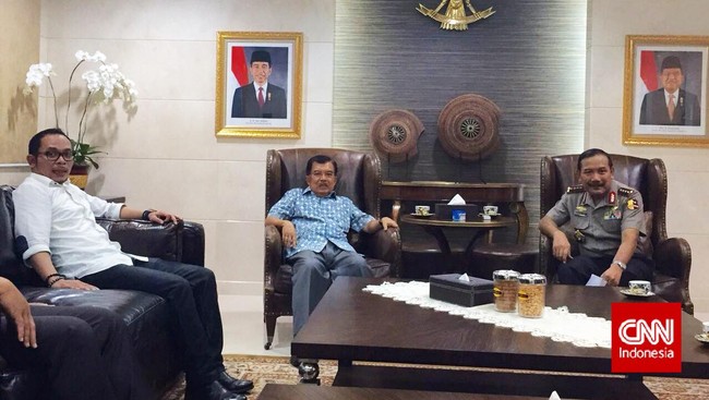 Pemerintah, kata Wakil Presiden Jusuf Kalla, juga akan menyediakan fasilitas rumah bagi para buruh dalam waktu dekat