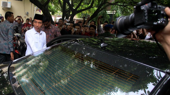 Relawan pendukung Presiden Jokowi menilai jika polisi tidak mematuhi perintah Presiden dapat disimpulkan telah terjadi insubordinadasi dan pembangkangan.