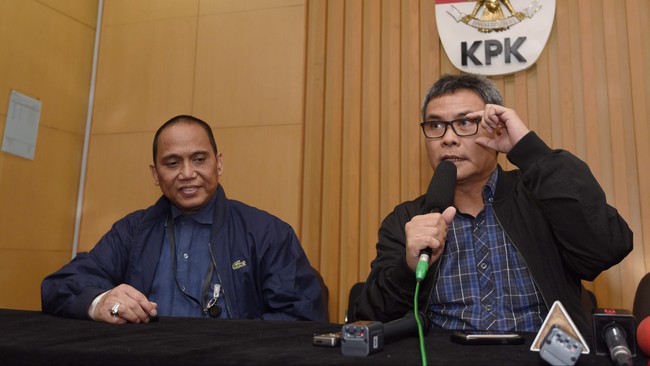 Para pimpinan sementara lembaga antirasuah itu menyarankan sebaiknya DPR merevisi KUHP dan KUHAP terlebih dulu sebelum memperbaiki UU KPK.