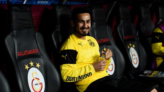 Manchester City resmi merekrut gelandang serba bisa Borussia Dortmund, Ilkay Guendogan, setelah melakukan kontrak berdurasi empat tahun, Kamis (2/6).