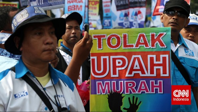 Stafsus Presiden Dini Purwono mengatakan sistem upah tetap harus atas dasar kesepakatan perusahaan dan pekerja.