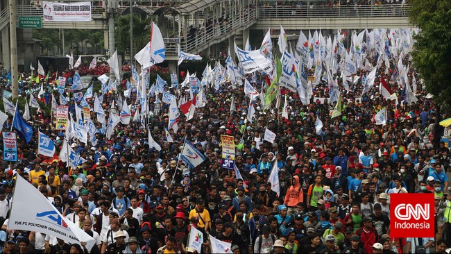 Peringatan pada 1 Mei nanti massa buruh mengusung tiga tuntutan yakni penghapusan sistem kontrak, penolakan upah murah, dan jaminan pensiun seperti PNS.