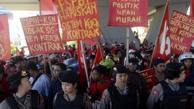 Aturan Baru Jokowi, Masa Kontrak Buruh Ditambah Jadi 5 Tahun