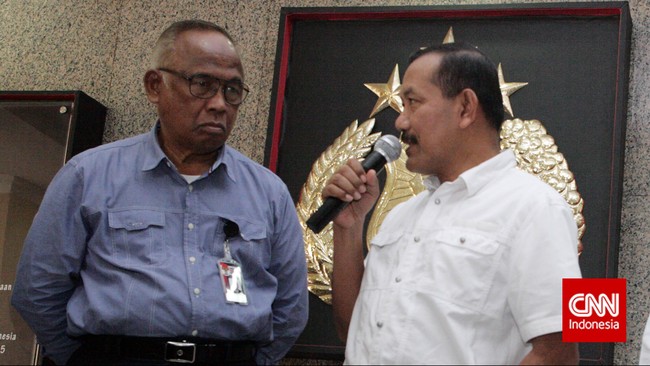 Kapolri Jenderal Badrodin Haiti menilai KPK masih harus diberikan kewenangan untuk melakukan penyadapan. 