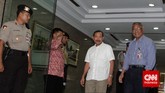 Kembalinya Penyidik Kami, Novel Baswedan Penyidik KPK Novel Baswedan yang Jumat dini hari (1/5) ditangkap Bareskrim Polri, Sabtu petang ini (2/5) resmi dikembalikan ke KPK oleh Kapolri.