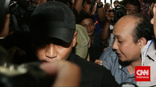 Ahad (3/5) sore ini tim pengacara Novel akan menggelar rapat internal. Selain mereka, tak akan ada pihak lain yang ikut diskusi dalam forum itu, termasuk KPK.