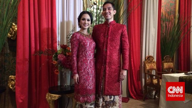 Semua model dekorasi yang ditawarkan oleh wedding organizer diakui Andien tak memenuhi seleranya. Semuanya ia lihat 'terlalu cantik'.