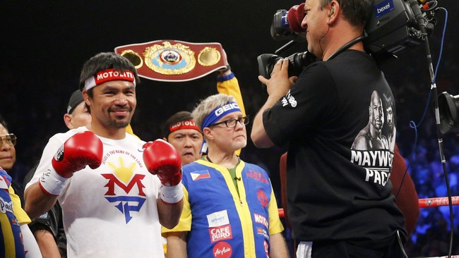 Setelah dianggap tak seharusnya kalah dari Mayweather, Pacquiao juga mendapat simpati lantaran tekanan penyiar HBO yang dinilai tidak etis saat wawancara.