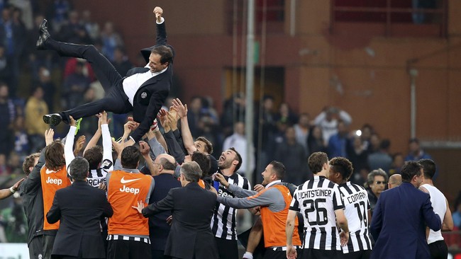 Massimiliano Allegri sedang berbunga hati setelah memenangkan Scudetto dan mengalahkan Real Madrid dalam laga semifinal Liga Champions leg pertama.