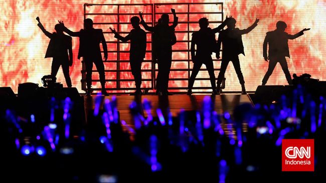 Personel boyband Super Junior, Donghae dan Eunhyuk membuka kerjasama investasi dan perdagangan antara Korea Selatan dan Indonesia di Jakarta, Senin (4/9).