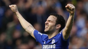 Hiddink Pastikan Fabregas Tidak Dijual