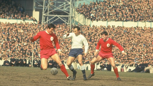 Jimmy Greaves--pemilik rekor gol bagi Tottenham Hotspur--dirawat di ruang intensif akibat jatuh stroke pada akhir pekan lalu.