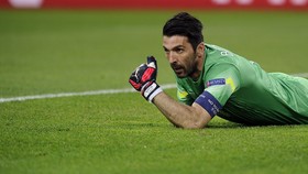 Duel Kiper Legendaris Vs Rookie di Final Liga Champions