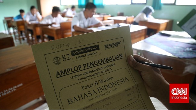 Penggunaan Bahasa Indonesia bisa dikatakan kalah saing dengan Bahasa Inggris atau bahasa asing lainnya. Mungkinkah karena kita tak bangga lagi menggunakannya?