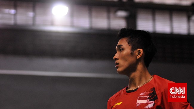 Tunggal putra Indonesia, Jonatan Christie tak mampu membawa kemenangan bagi Indonesia di partai ketiga melawan tim Inggris dengan kalah 21-17, 21-16.