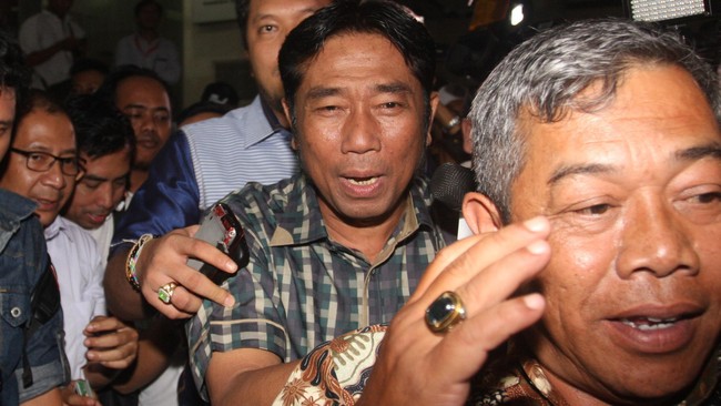 Ketua Komisi E, Firmansyah, saat proyek pengadaan printer dan scanner pada 2014 silam disebut Lulung tak memberikan laporan kepada dirinya sebagai koordinator.