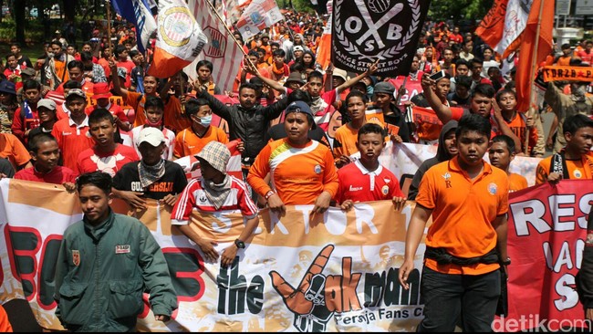 Menurut Setara Institute, pasal yang diancamkan kepada Sekjen Jakmania berpotensi menimbulkan ketidakpastian indikator kebencian dan permusuhan.