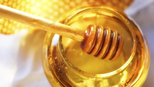 Saat ini banyak madu yang dijual tak bisa dipastikan keasliannya. Banyak madu yang 'dioplos' oleh para penjual demi mendapatkan keuntungan.