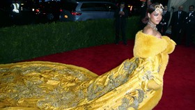 Para Selebriti Bergaun Indah di Karpet Merah Met Gala 2015