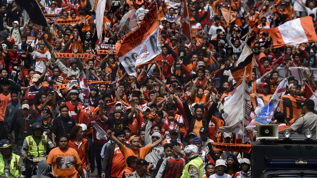 Kepolisian akan menurunkan 11 ribu personel untuk mengamankan laga final Piala Bhayangkara dan mengimbau The Jakmania tak datang.