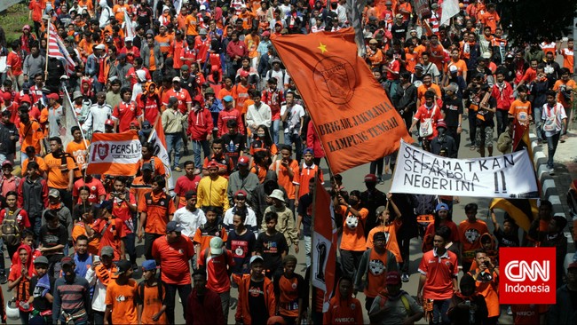Eko Noer mendeklarasikan keputusan menjadi pembela untuk proses hukum yang akan dihadapi Sekjen Jakmania lewat akun Twitter resminya hari ini.