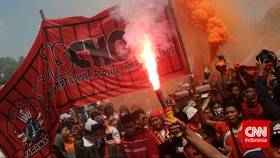 Oknum Jakmania Lempar Kembang Api, Persija Terancam Sanksi