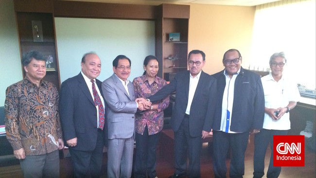 Tanri Abeng, Sahala Lumban Gaol, Suahasil Nazara, dan Widhyawan Prawiraatmadja menjadi anggota dewan komisaris Pertamina.