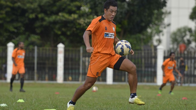Kecewa karena tiga pemain asingnya tertahan di bandara Soekarno Hatta, Pahan FA memutuskan untuk pulang ke Malaysia dan batal bertemu Persipura.