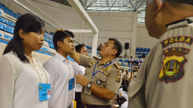 Mabes Polri membatalkan kebijakan Kapolda Jawa Barat terkait para calon taruna yang dinyatakan lolos tes penerimaan Akademi Kepolisian (Akpol).