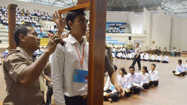 Polri Soal Usul Terapkan TWK: Sudah Sejak Awal Tes Masuk Terkait usul penerapan TWK di Polri, Kadiv Humas Polri Argo Yuwono mengklaim sejak awla kepolisian sudah menerapkan tes wawasan kebangsaan.