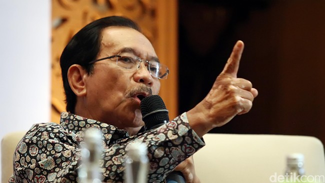 "Kalau ada yang menolak, saya bilang kita sama-sama ke Presiden. Kalau bukan Soeharto mana mungkin terjadi," ujar Tanri Abeng, Menteri BUMN pertama.