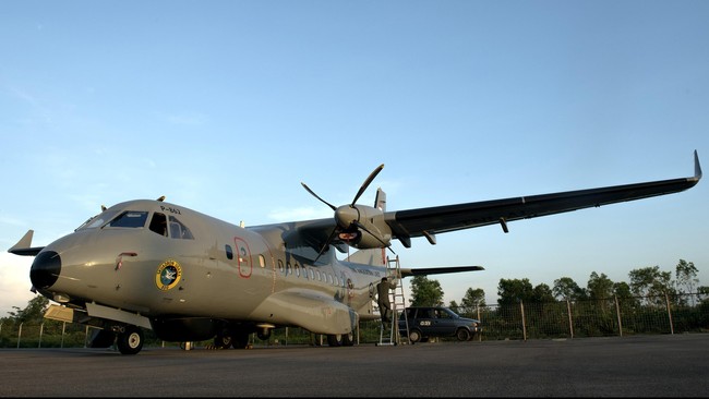 TNI memperkuat alutsista dengan membeli pesawat patroli produksi PT DI, CN 235-220 Maritime Patrol Aircraft (MPA) serta lima helikopter tempur.