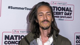 Jiwa Seni di Balik Gaya 'Nge-rock' Vokalis Incubus