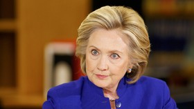 Hillary Serang Balik Jeb Bush soal Invasi Irak