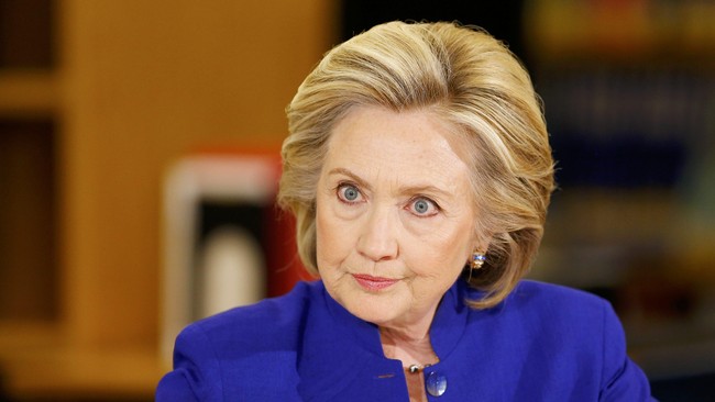 Setelah dituduh ikut bertanggung jawab atas kelahiran ISIS, Hillary menyerang balik Jeb Bush soal invasi Irak di bawah pemerintahan saudaranya.