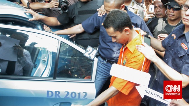 Sebelumnya terdakwa Muhammad Prio Santoso dituntut 18 tahun penjara atas tuduhan pembunuhan teman kencannya, Deudeuh Alfi Syahrin atau Tata Chubby.