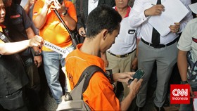 Terdakwa Pembunuh Tata Chubby Menangis Saat Baca Pembelaan