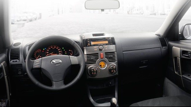 Mobil berkonsep dual-based tersebut akan dipasarkan pada tahun depan dengan target utama pasar dalam negeri.