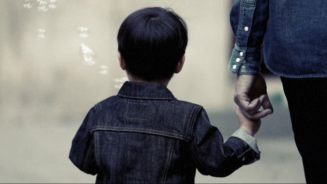 Salah satu cara yang bisa Anda gunakan untuk melindungi anak Anda dari ancaman penculikan adalah dengan cara mengajarinya menolak.