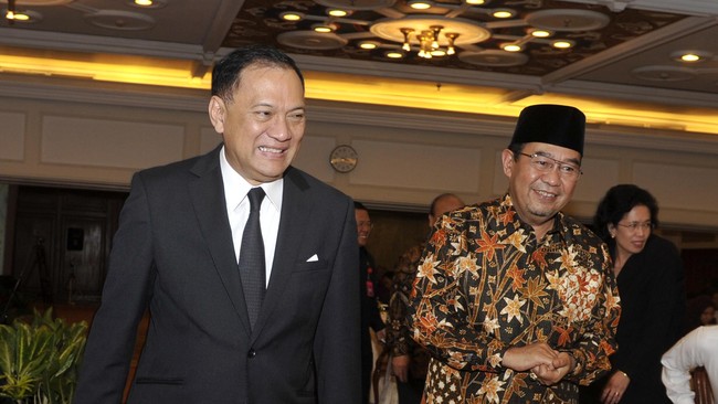 Ketua Komisi XI DPR Fadel Muhammad mengatakan Bank Indonesia harus diberi kepercayaan penuh untuk mengendalikan situasi pasar uang yang tengah bergejolak.