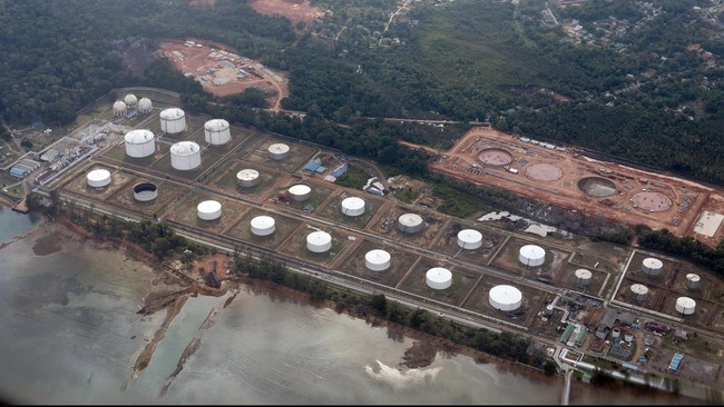 Bulan depan, Pertamina dijadwalkan mulai mengoperasikan fasilitas blending minyak berkapasitas 260 ribu kiloliter di Tanjung Uban, Kepulauan Riau.