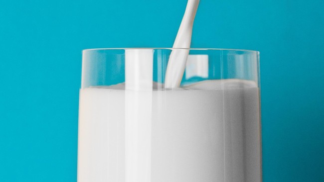 Sejumlah perusahaan berkesempatan meraup untung besar andaikan pemerintah mempermudah impor susu.
