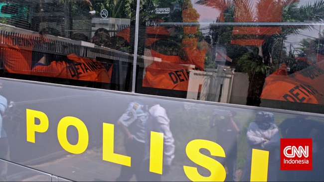 Pelaku diketahui telah melakukan aksinya sejak 2013 silam. Ijazah SMP dan SMA, SKHUN dan NEM serta KTP, menjadi dokumen-dokumen yang dipalsukannya.