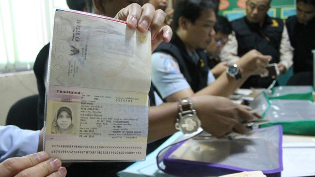 Apakah WNA Wajib Punya KITAS? KITAS merupakan dokumen yang dikeluarkan Imigrasi untuk memberi izin tinggal terbatas bagi orang asing. Apakah WNA wajib punya KITAS?