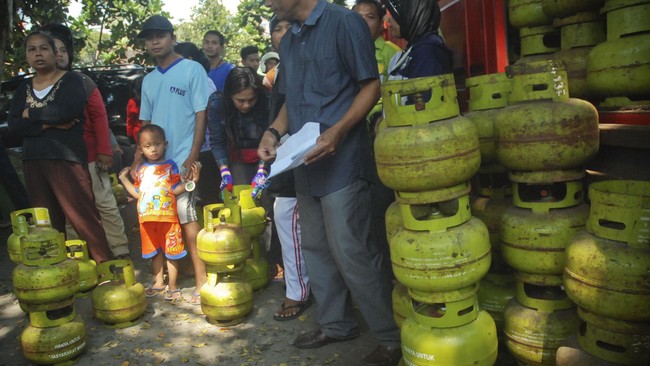 Keempat lokasi tersebut dipilih karena sesuai dengan kriteria percontohan Kementerian ESDM. Yaitu ada penduduk yang padat di dalam sebuah pulau yang terbatas.