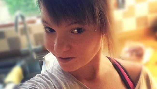 Saat berusia 17 tahun, angka di timbangan Amber Girling menunjukkan angka 57 kg. Teman-teman di sekolah mengoloknya dan menganggap tubuh Girling terlalu gemuk.