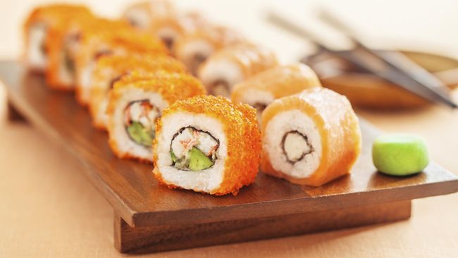 Bentuknya yang cantik dan santapannya yang sehat membuat banyak orang tergila-gila dengan makanan ini. Bisakah membuatnya sendiri di rumah?