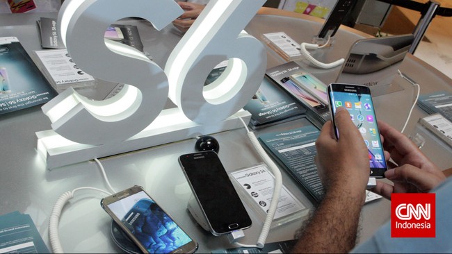 Seperti rumor yang sudah santer diberitakan sebelumnya, Samsung akhirnya resmi menurunkan harga Galaxy S6.